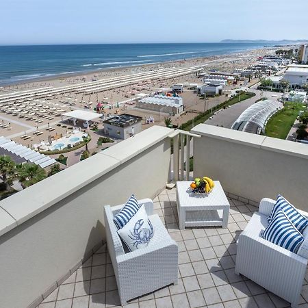Hotel Admiral - On The Beach Riccione Exteriör bild