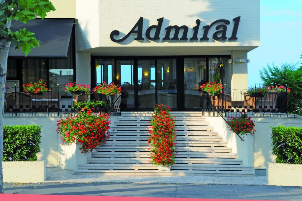 Hotel Admiral - On The Beach Riccione Exteriör bild