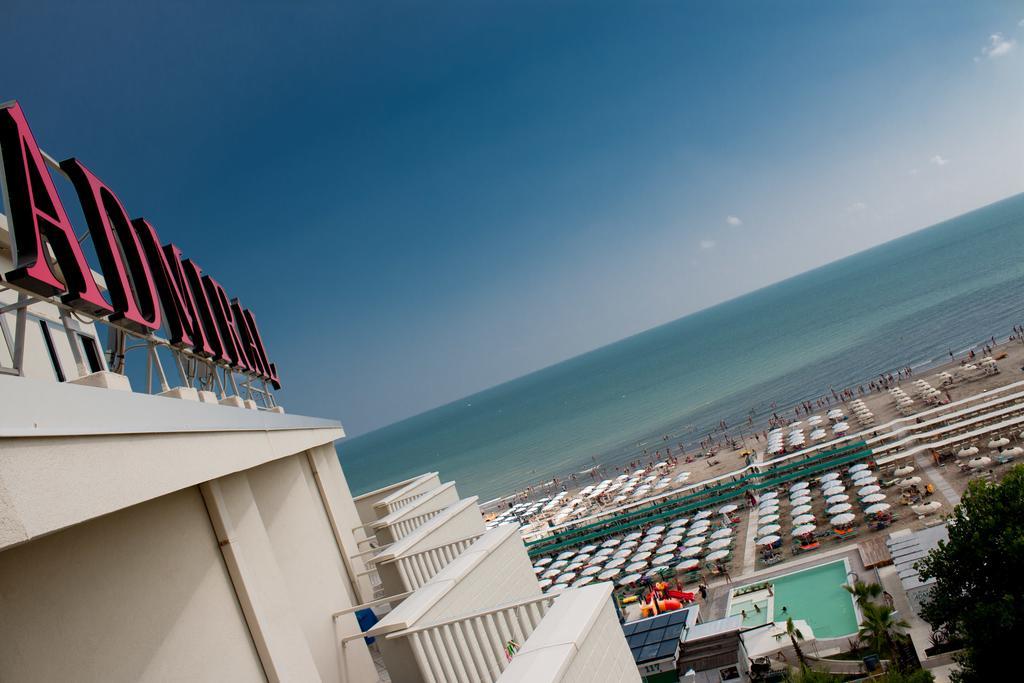 Hotel Admiral - On The Beach Riccione Exteriör bild