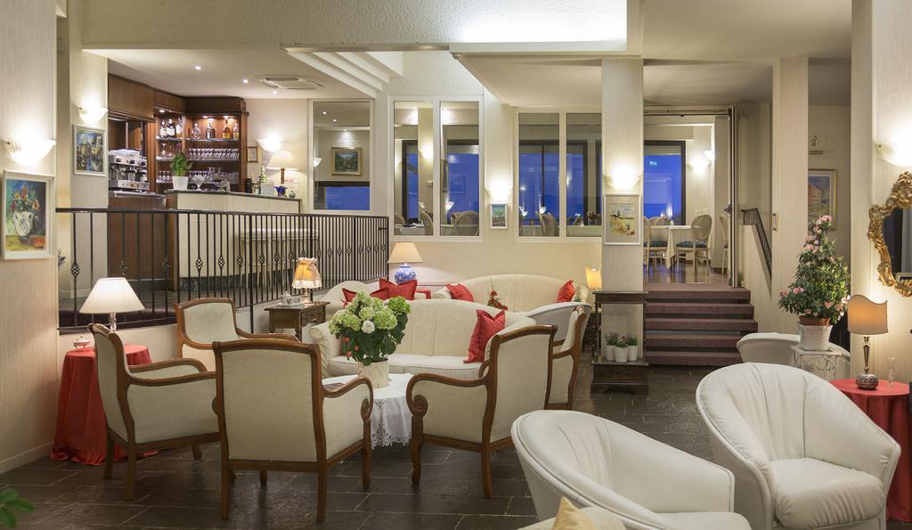 Hotel Admiral - On The Beach Riccione Exteriör bild