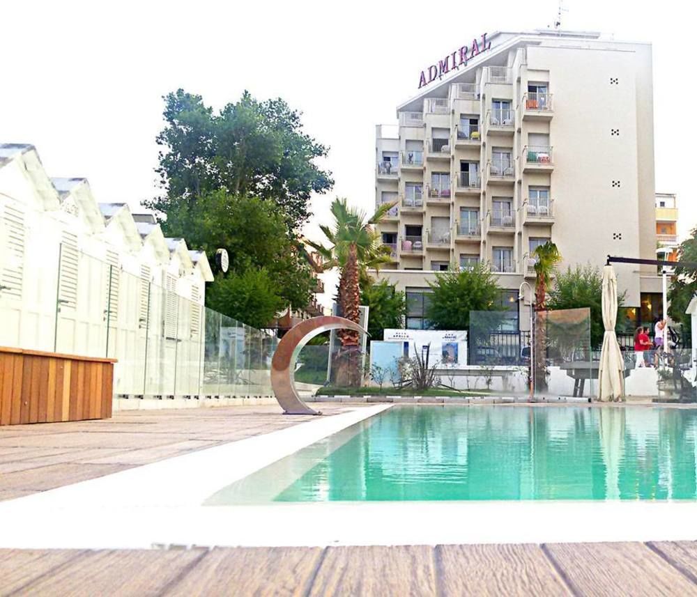 Hotel Admiral - On The Beach Riccione Exteriör bild