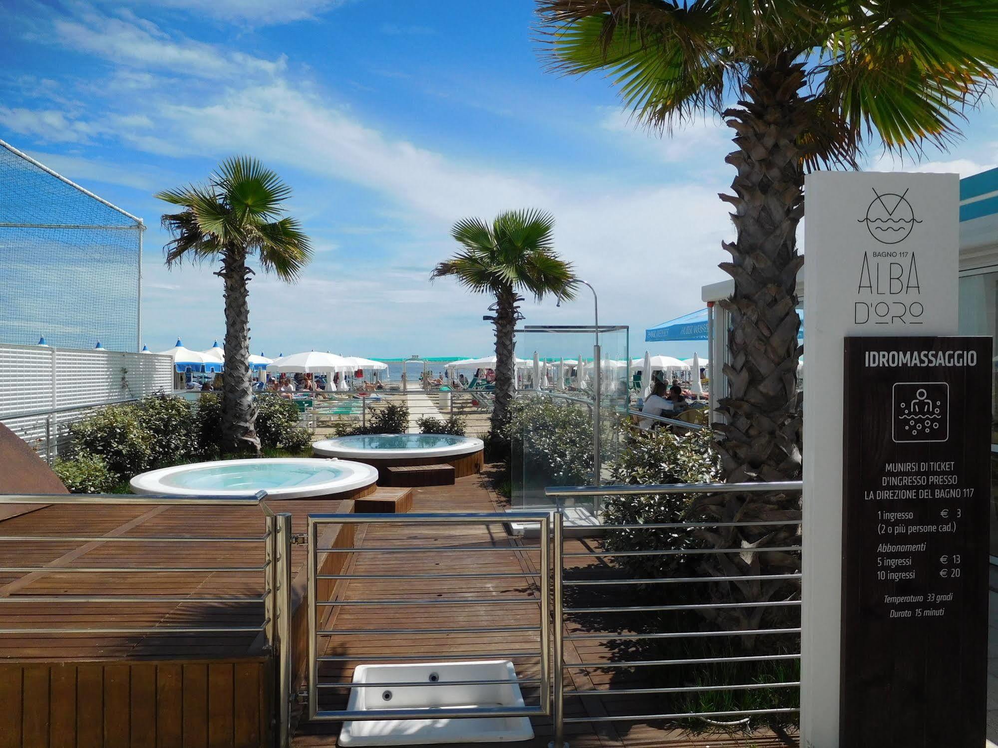 Hotel Admiral - On The Beach Riccione Exteriör bild